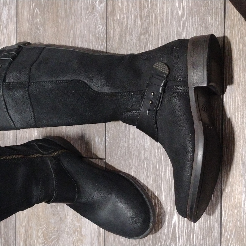 UGG womens black suede zip calf boots. Mint condition. Size 6